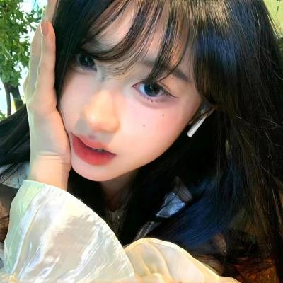 她与她的自画像